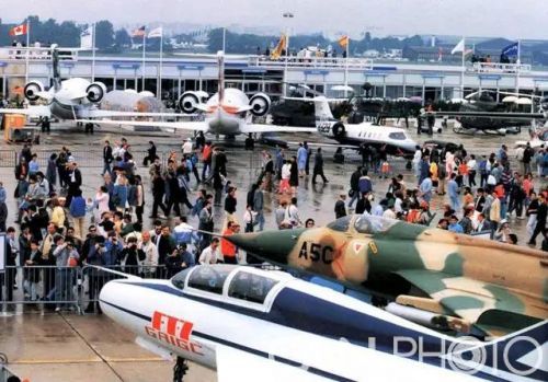 ➺中国财神（中国）首次参加巴黎航展